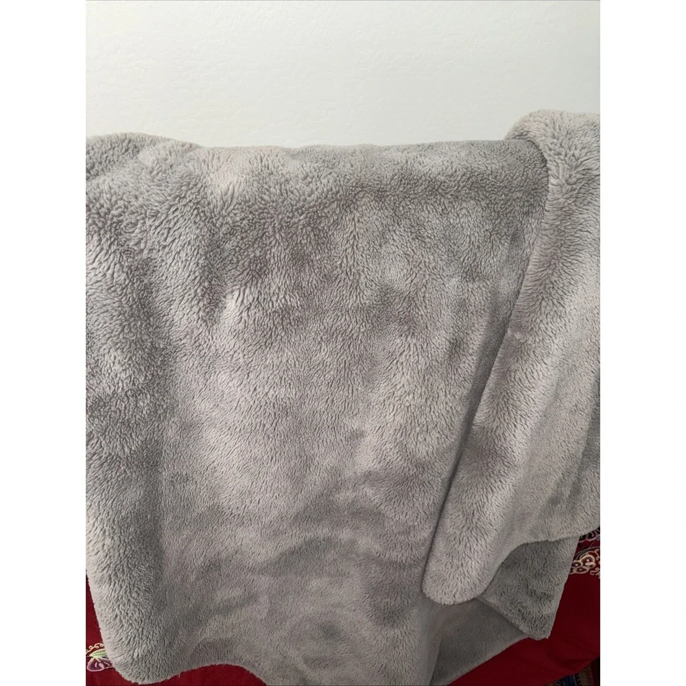 RH Restoration Hardware Faux Fur Throw Blanket Silver‎ gray Luxurious 50x64